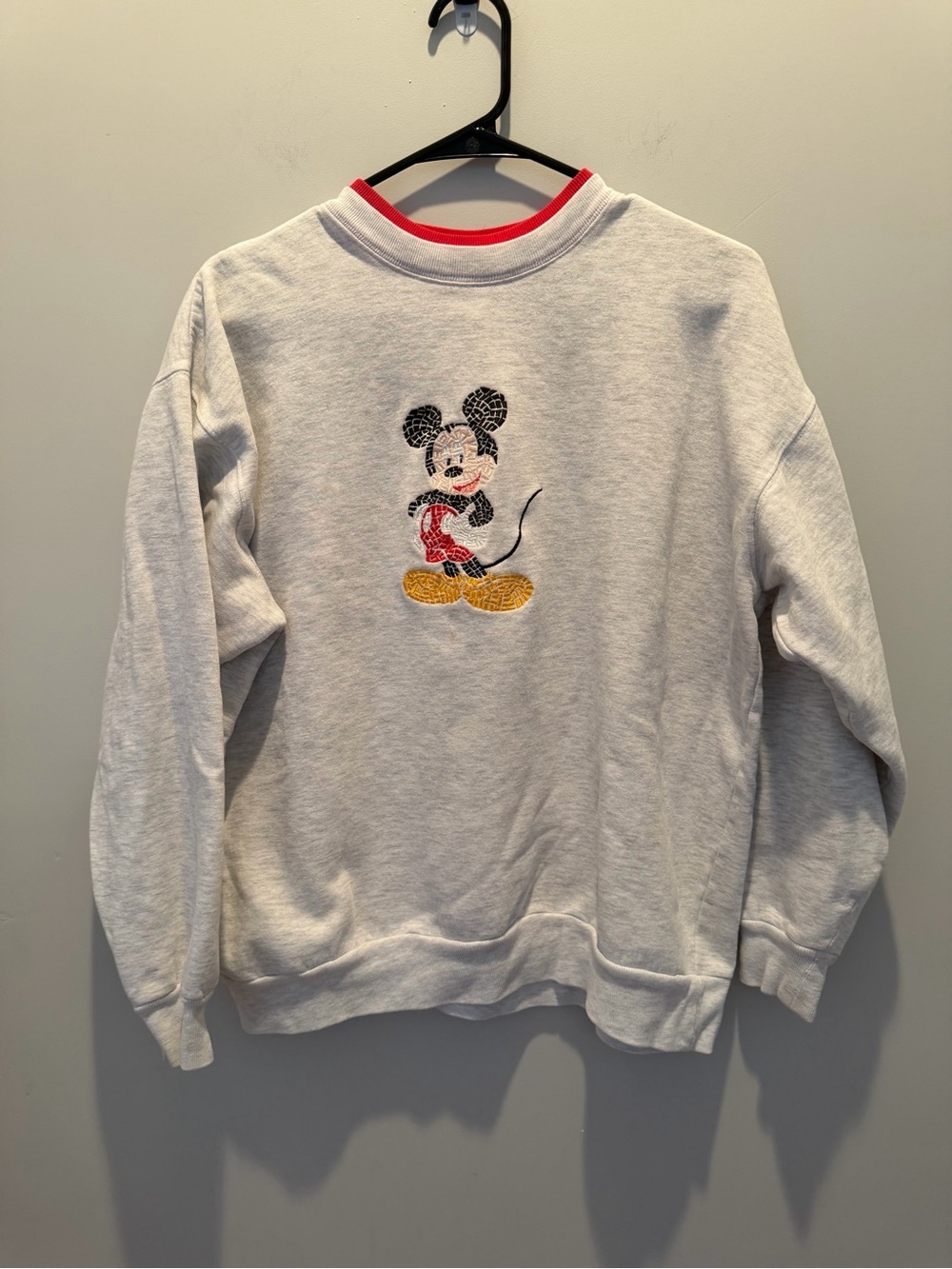 Disney Vintage White Crewneck Sweatshirt with Embroidered Mickey